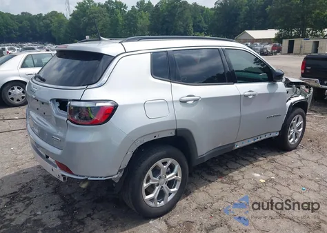 2024 Jeep Compass Latitude 4X4 z USA, uszkodzony, nr VIN 3C4NJDBN8RT161182